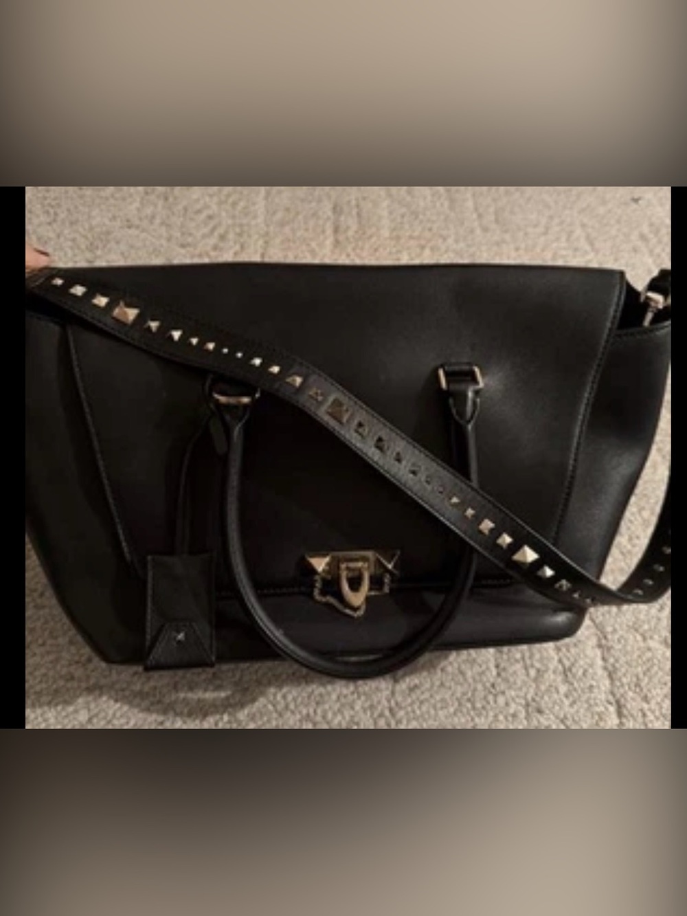 GUARANTEED AUTHENTIC VALENTINO GARAVANI BLACK LEATHER HANGBAG ROCKSTUD XL SIZE